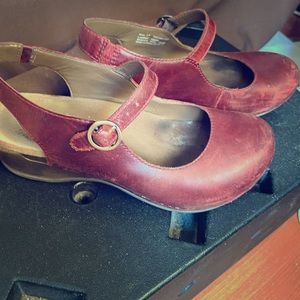 Dansko sz 37 burgundy shoes